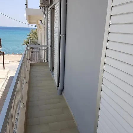 Family Run 2 Bed Studio Apartment 1 *