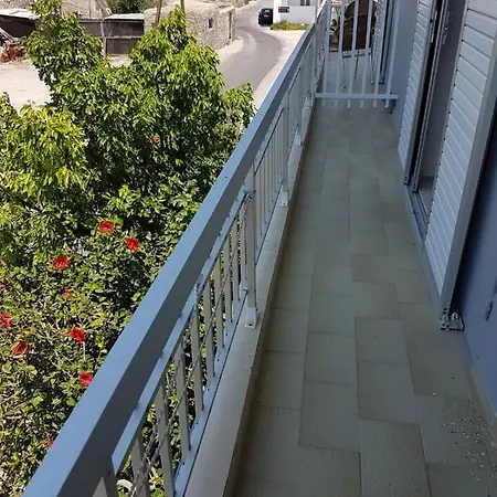 Family Run 2 Bed Studio Apartment 1 Apartman