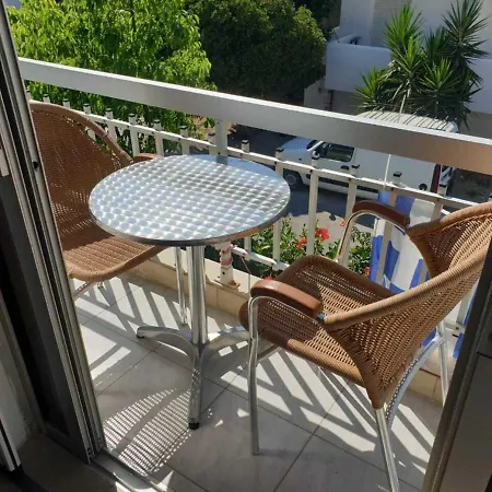 Family Run 2 Bed Studio Apartment 1 *